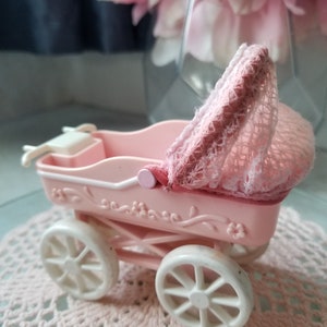 Mattel 1998 Barbie Kelly Boneca Tiny Steps Carrinho de bebê com carrinho de bebê rosa