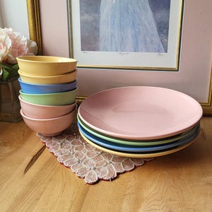Vintage Set of 4 Dinner Plates & 6 Small Bowls Pastel Color Pink Yellow Green Blue Ceramic