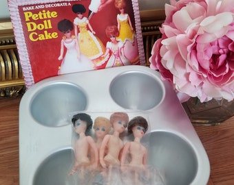 Vintage 70's New Open Box Wilton Part Pan Set 4 Dolls Inclueded