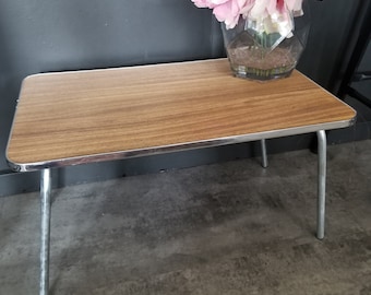 Vintage MCM imitación madera y metal contemporáneo portátil - escritorio - cama - mesa mesa plegable