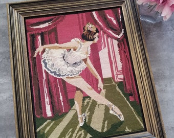 Belle toile vintage de ballerine brodée encadrée - vintage des années 1970 complétée au point de croix broderie danseuse de ballet Art beaux-arts