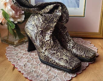 Vintage Stretch Stiefel mit hohem Absatz und Schlangenprint. Hergestellt in Italien. Größe 37.