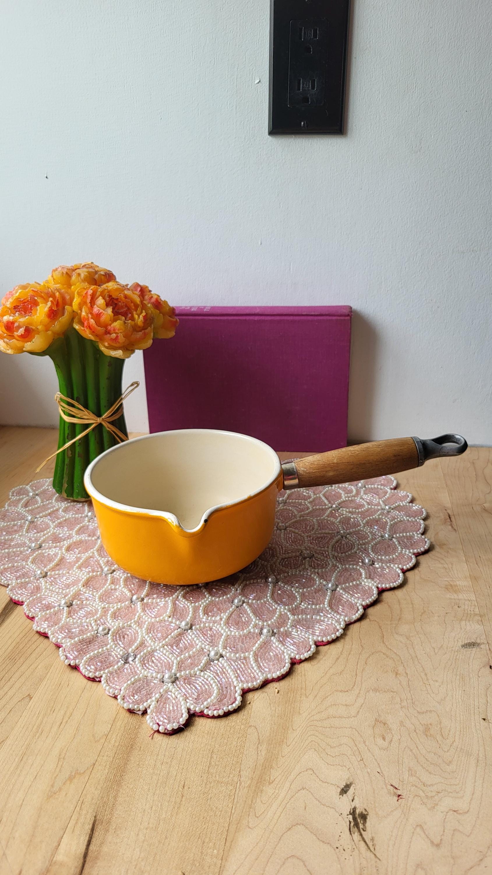 Casserole en fonte emaillée orange de 20 cm de diametre