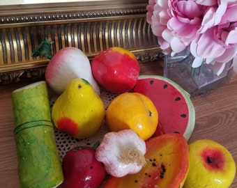 Ensemble vintage de 10 fruits et légumes en papier mâché pour panier de légumes peints à la main d'art folklorique mexicain