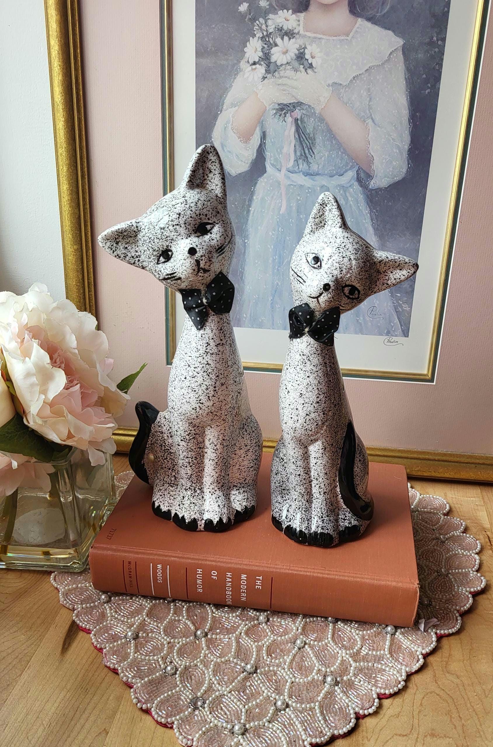 * vintage cat ୨୧ * 碧い瞳の シャム猫さん Vintage 1960s Pair of Long Neck Siamese Cats White Black Speckeled