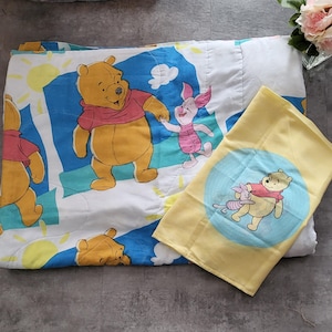 Vintage Disney Winnie the Pooh e Leitão Simples Cama Colcha Cobertor Azul. Com Fronha.