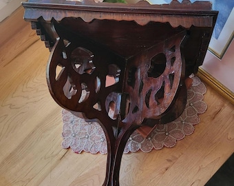 Antikes französisches Holzwandbehang-Schalenregal, rustikales hölzernes primitives Dekor, Landhaus-Mahagoni-Kunst