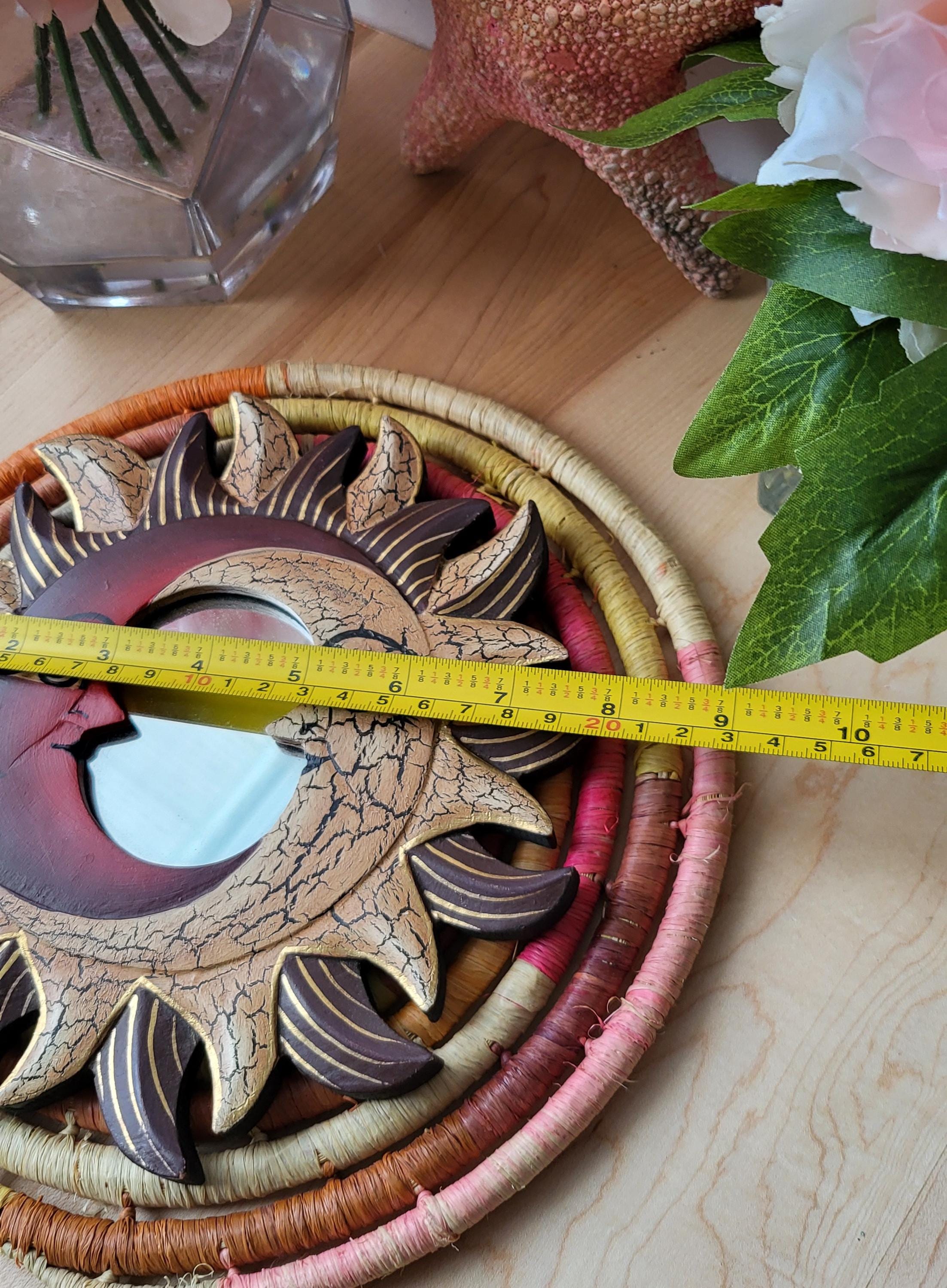 ヴィンテージの木製太陽と月の壁掛け装飾ミラー。天体の壁飾り。赤と