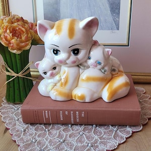 Vintage Kitsch Kitty-spaarpot. Kattenspaarpot. Moeder kat en kittens. Gemaakt in Taiwan.