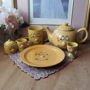 Funny face teapot