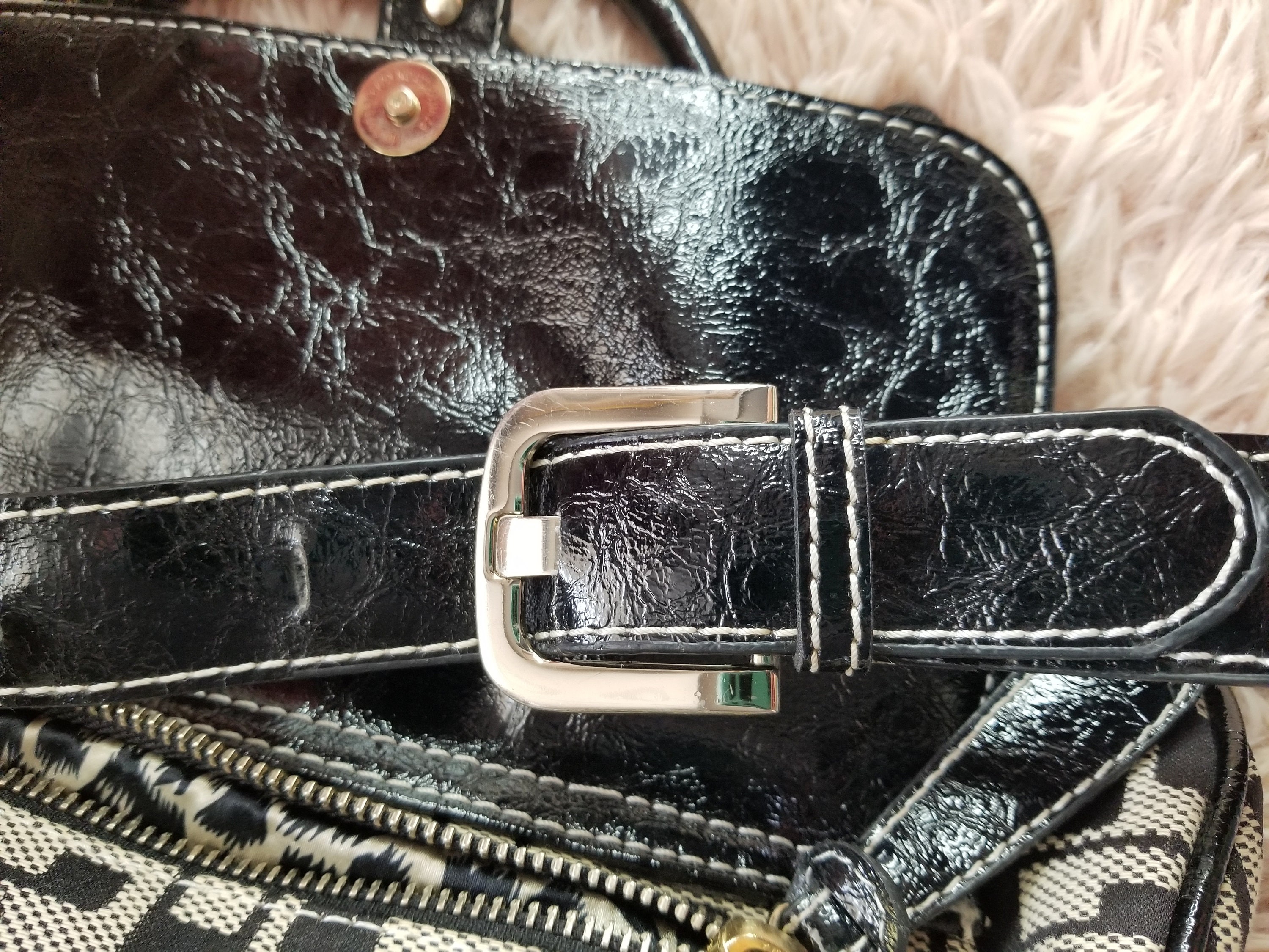 Guess bag inside hot sale