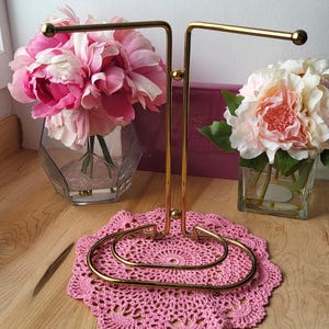 Porte-serviettes décoratif en laiton pour meuble-lavabo double, présentoir à serviettes décoratif, étagère en laiton avec suspension métallique pour salle de bain