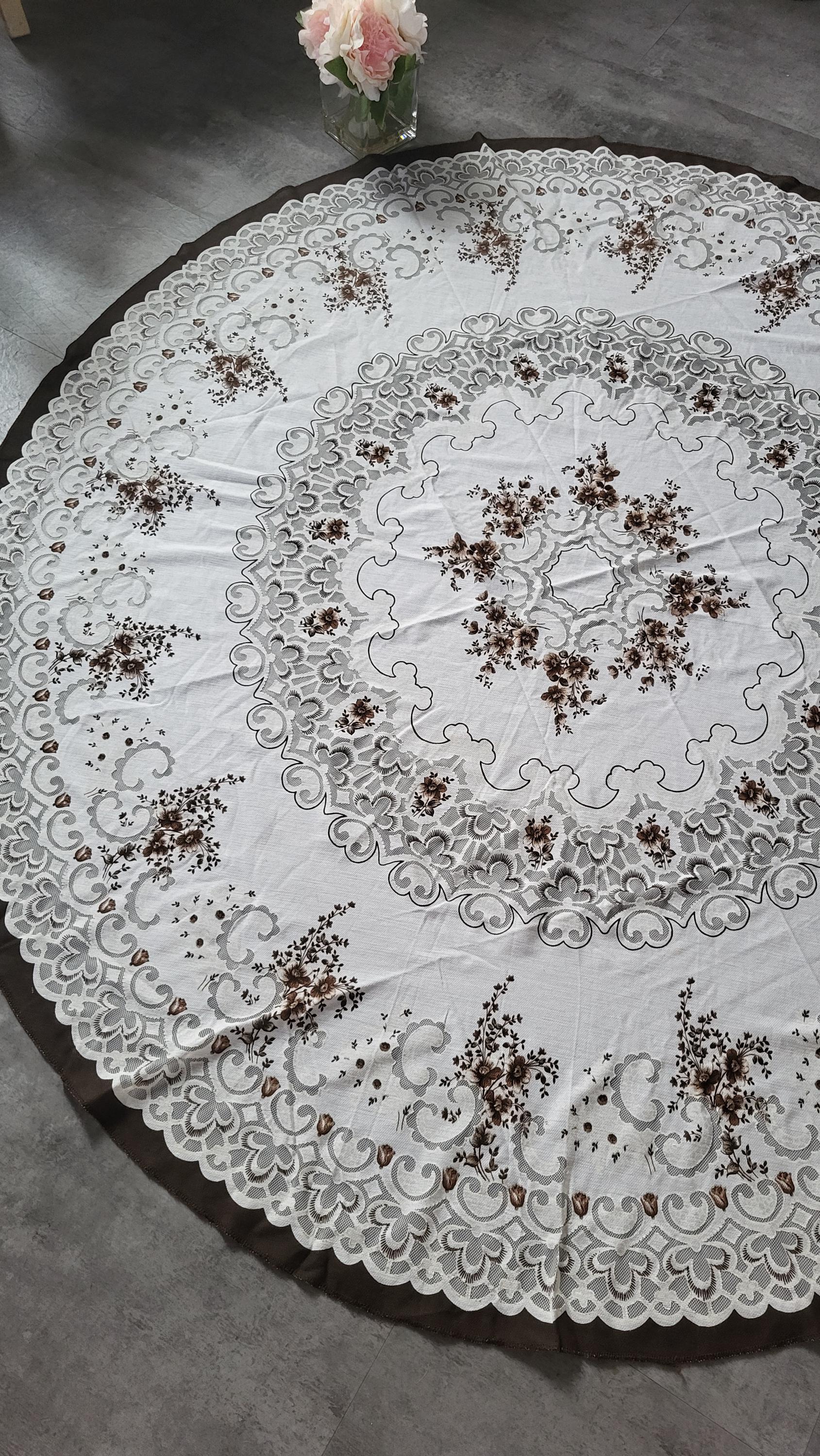 ヴィンテージレースにブラウンのレトロな花柄クロス刺繍を施した