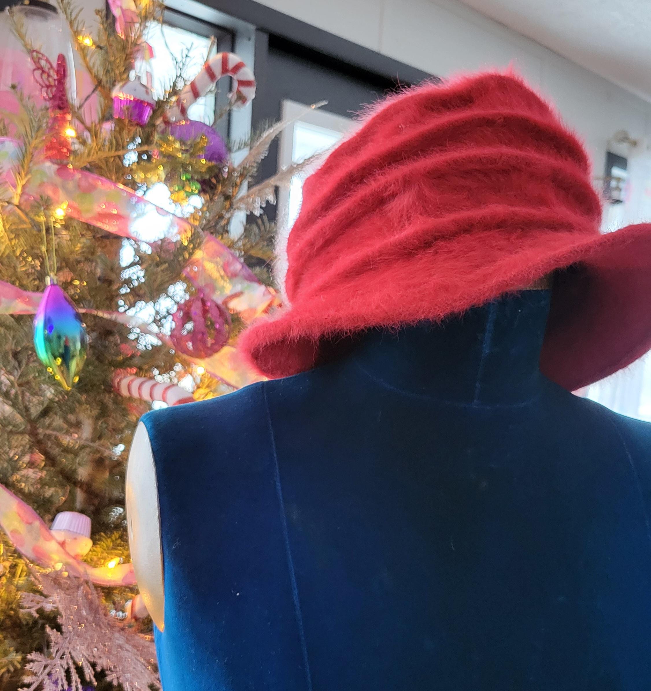 Vintage Red Cloche Hat. Women Red Felt Hat, Bell Shaped Felt  display picture 3