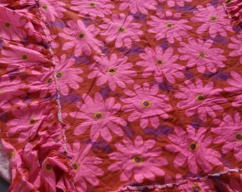 Vintage 70's Pink Power Flower Incesible Ruffled Bed Cover Simple Bed Size