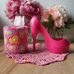 Vintage stiletto tape dispenser nieuwigheid roze hoge hak schoen Scotch tape dispenser en pluizig hart potloodhouder