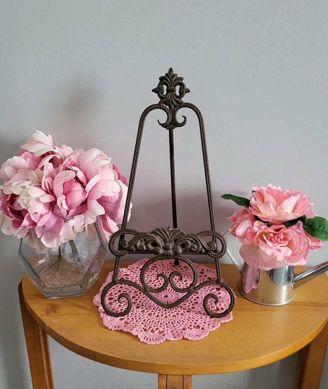 Beautiful Vintage Rustic Metal Color Bronze. One Tier Wall Plate Rack ...
