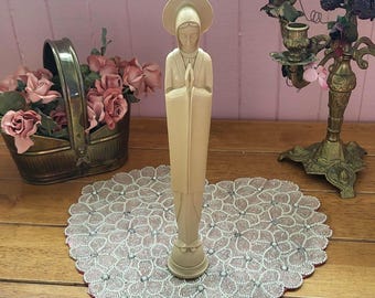 Vintage 13" MCM Resin Wood Madonna Virgin Mary Statue, Mid Century Modern, 1950's/60's