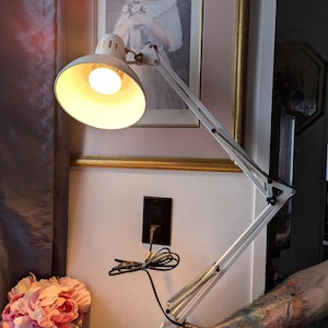 Vintage Architect&#39;s Light White Metal Light Angle Poise Light  Adjustable Light Swing Arm Lamp Industrial Desk Lamp MCM 70&#39;s