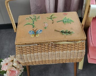 1960s Dritz Woven Sewing Basket with 4 Turned Wood Legs Fabric Lid & Inside Mid Century Modern Made In Japan