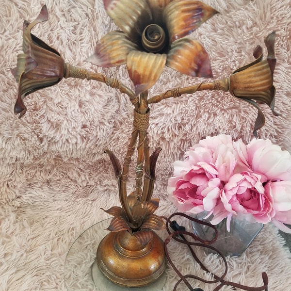 vintage Regency Grande lampe de table en laiton à fleurs organiques sculpturales MCM Décor Hollywood Regency Lampe antique
