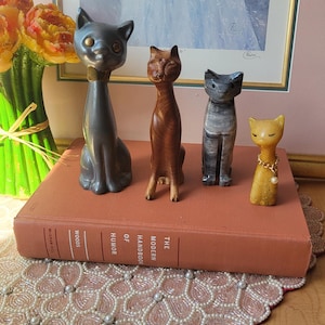 Vintage Set of 4 Figurine of a Sitting Cats Siamese Decorated. 1970's Retro Figurine. Cat Lovers.