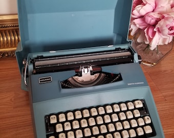 Vintage Smith - Corona Courier Portable Typewriter with case works Smith-Corona Blue Turquoise