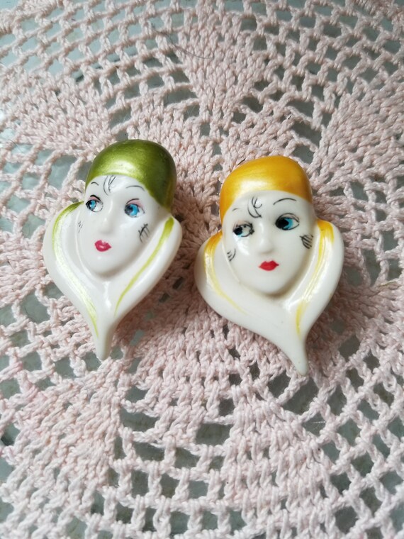 Ensemble de 2 broches vintage Art déco en plastique pour dame à clapet