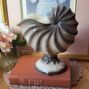 Vintage Ceramic Shell Shape Vase. Storage, Empty Pockey, Bottle Holder, Center Table. Home Decor. Ceralac inc. Made in Canada.