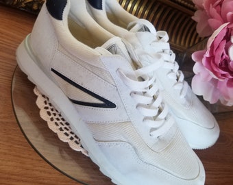 Vintage Venture Women s Sneakers Court Shoes Size 10 Etsy Canada