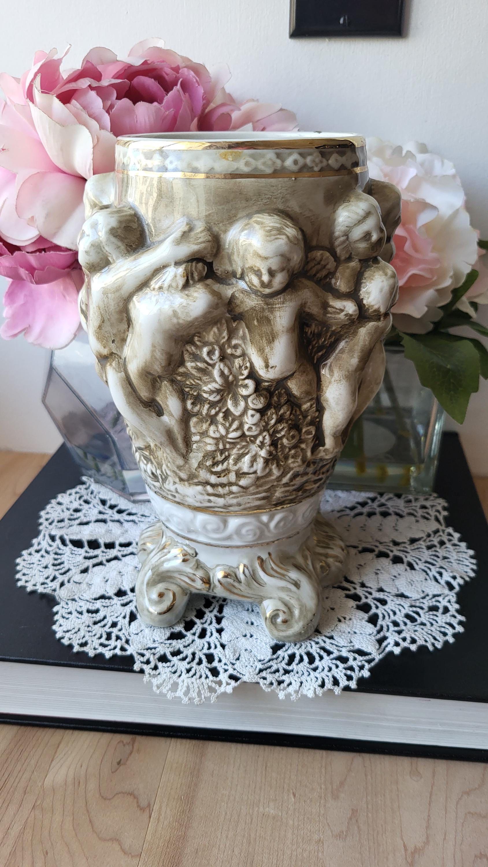 R.CAPODIMONTE イタリア製 多色陶器の女性像浮彫り花瓶 - メルカリ
