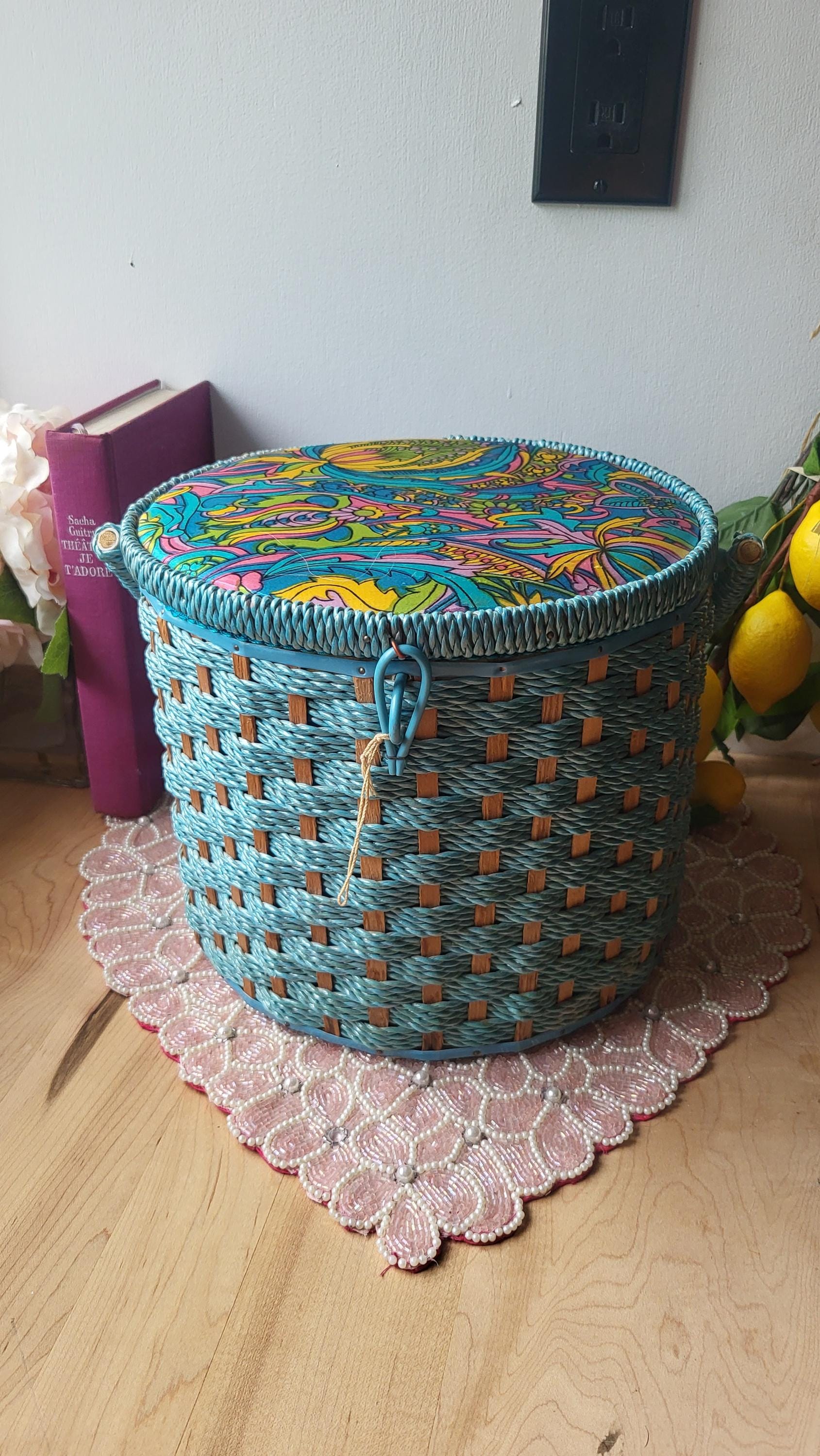 ハンドメイドアンティークって感じ Vintage Blue Wicker Sewing Basket Funky Fabric 70s With Removable