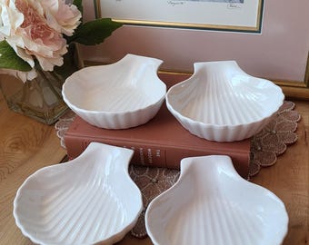 Vintage Set of 4 shell Dishes, Scallop Shell plates or soap dish, shell soap dish, Trinket bowls