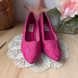 Vintage 80&#39;s Bright Pink Heels Vogue Size US 6