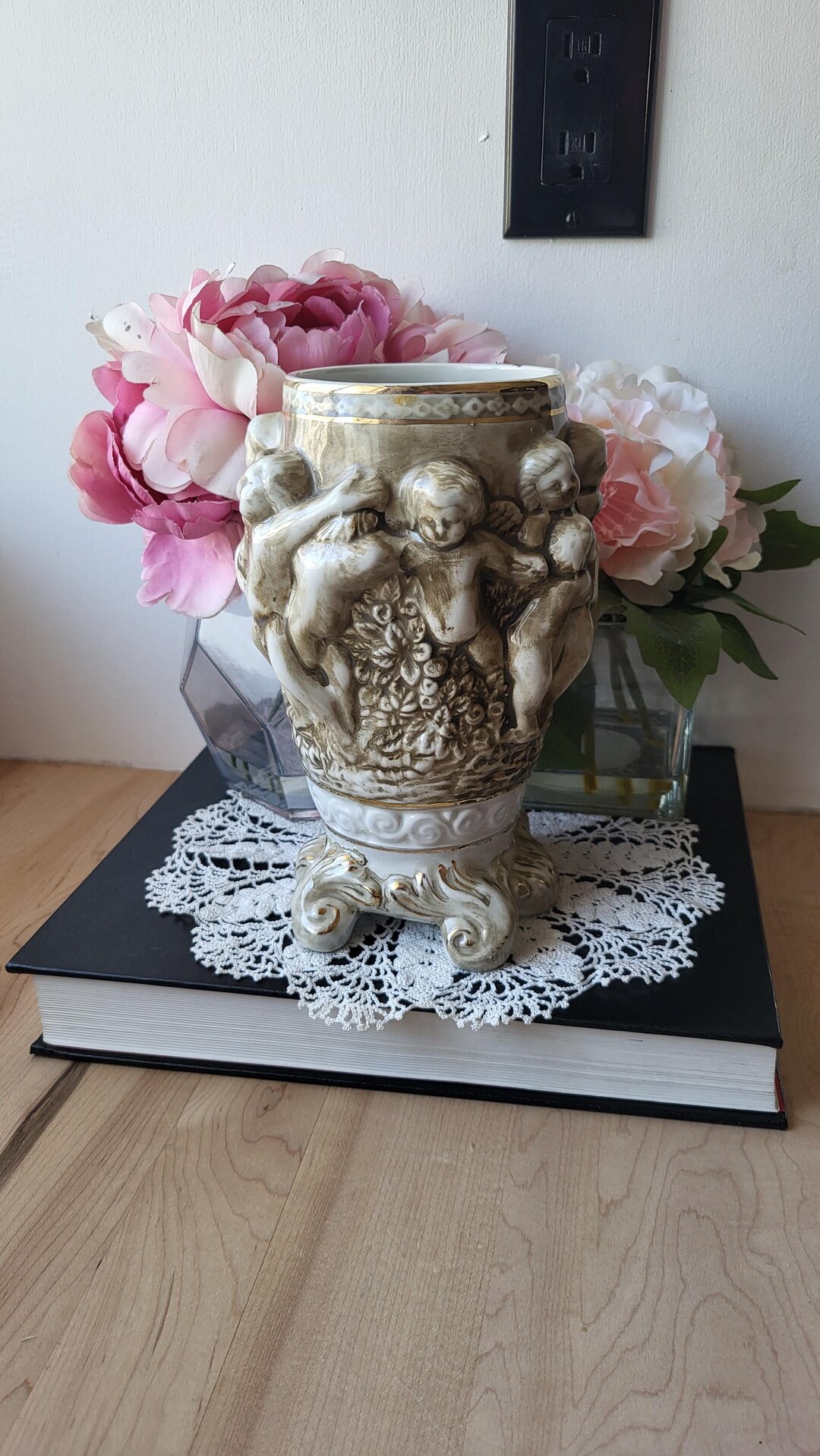 R.CAPODIMONTE　イタリア製 多色陶器の女性像浮彫り花瓶 R.CAPODIMONTE イタリア製 多色陶器の女性像浮彫り花瓶 - メルカリ