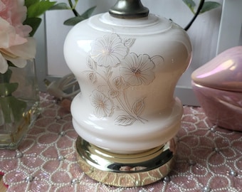 Lampa stołowa w stylu Art Deco w stylu retro, beżowo-złota, z motywem kwiatowym, w stylu lat 80.
