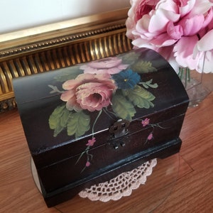 Vintage Handpainted Jewelry Box Flowers Velvet Interior Small Box Tresor Box image 8