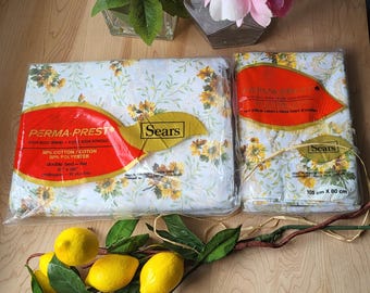 70's New Old Stock Vintage 2 lakens tweepersoonsbed en 2 kussenslopen Sears Perma Press gebloemde lakens kussenslopen. Gemaakt in Canada.