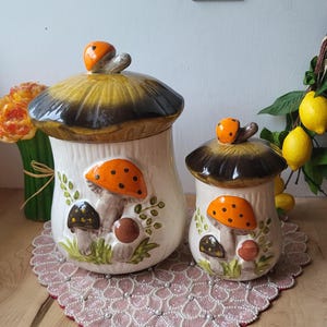 Vintage Mushroom Set mit 2 Gläsern, 1 großen und 1 mittelgroßen Küchenkanister, Laurentian Pottery in Kanada, 1970er Jahre, Merry Mushroom
