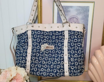 Bolso tote vaquero grande vintage Guess Y2K con monograma plateado y tachuelas