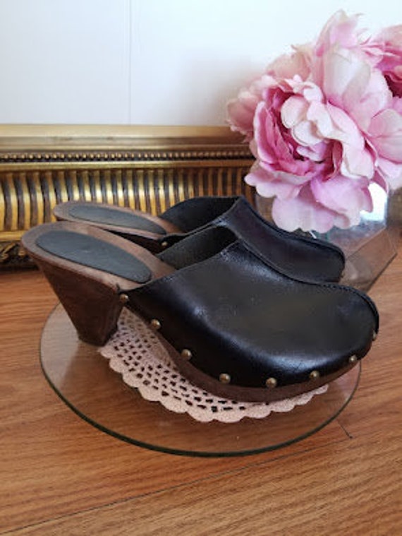 Sabot con zeppa in pelle nera vintage chiusi zoccoli con plateau