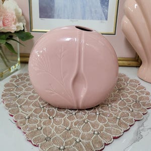 Jarrón rosa con flores, estilo Art Déco Postmoderno, vintage de Beauceware, de los años 80.