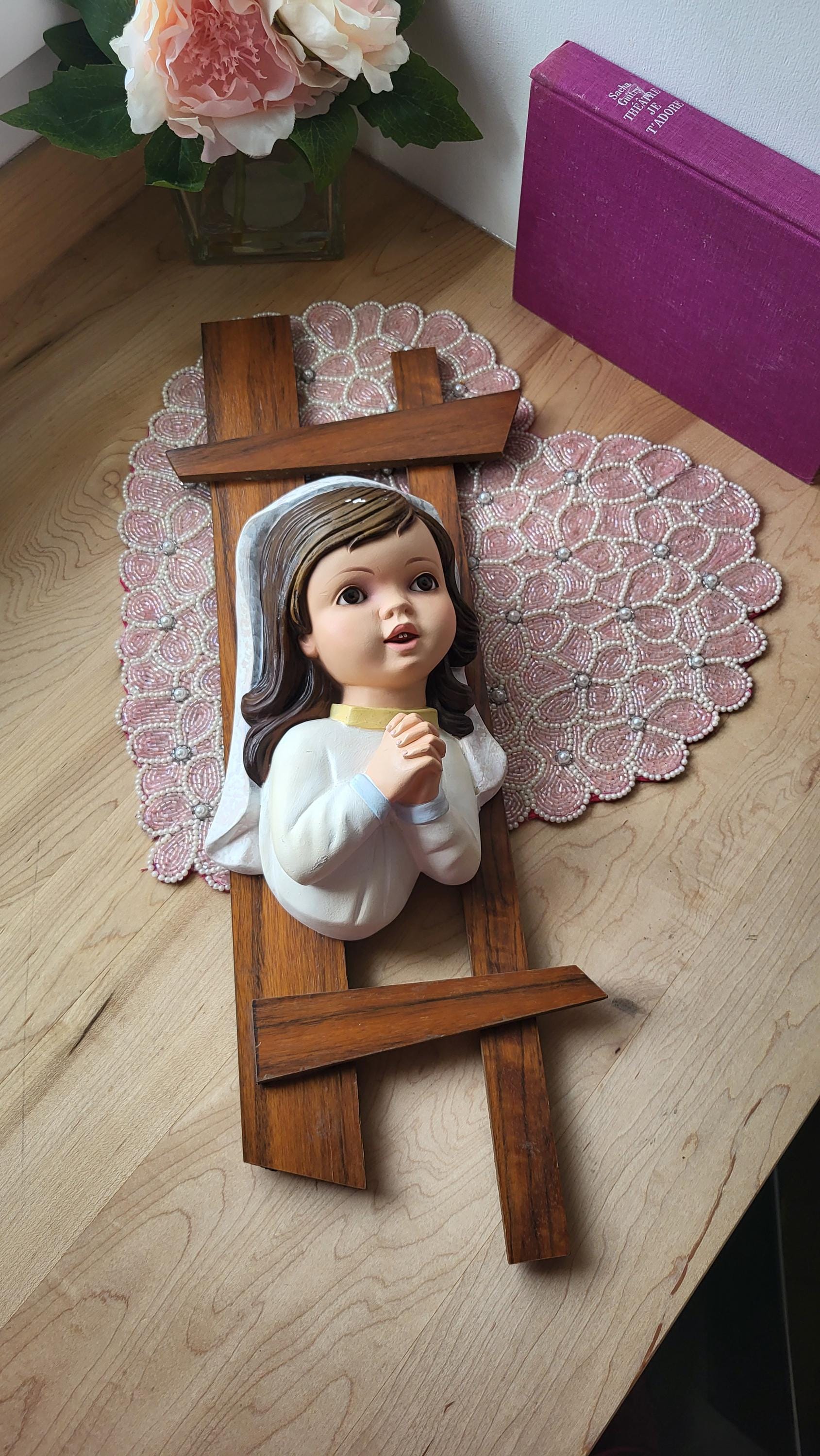 Vintage MCM Wood & Plaster Plaque Of a Kitsch Little Girl Praying Made in Spain Baptist Gift Religious Baptism Gift