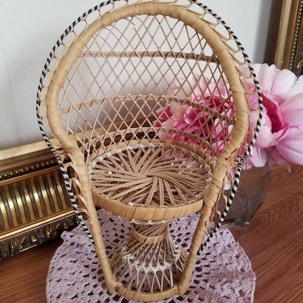 Mini chaise paon vintage en osier support plante bohème ou chaise de poupée chaise miniature en rotin