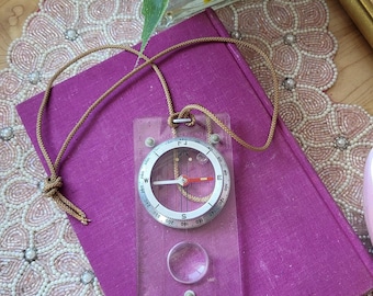 1950er Jahre Pfadfinderkompass hergestellt von Silva Ausgezeichneter Arbeitszustand Pfadfinderin Sammlergeschenk für Pfadfindergeschenk Sammlergeschenk