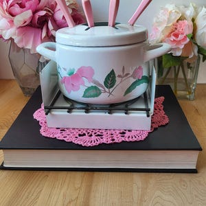 Vintage Mikasa Enamel Fondue Pot Silk Flowers, 80s Mikasa