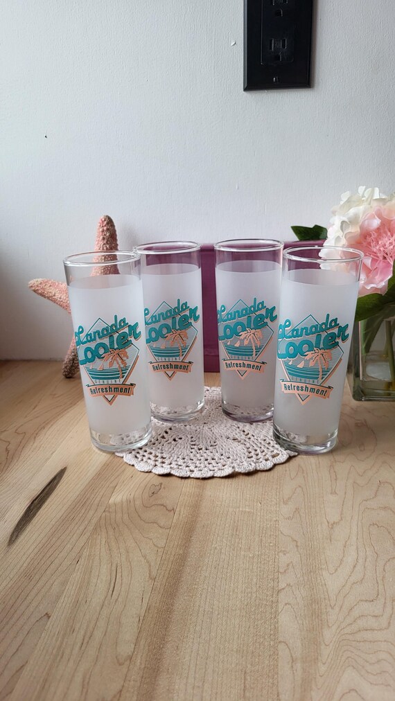 12 oz disposable clear plastic cups Flexi Grip 12 oz Round Frosted Plastic Cup - 3 1/4" x 3 1/4" x 4 1/4"