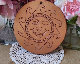 Salvamanteles y agarrador de ollas de terracota Wieland Ware con diseño de sol vintage
