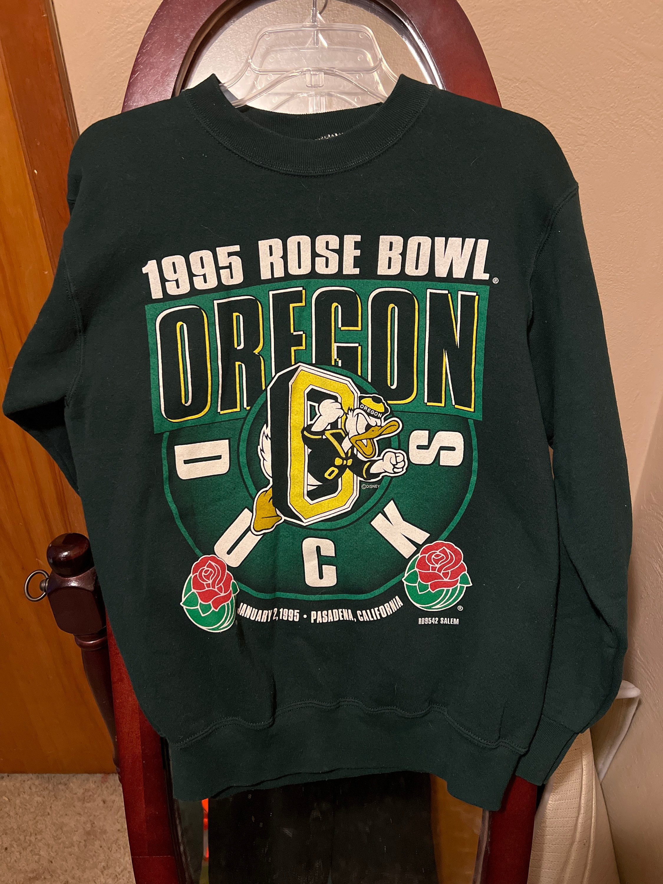Glorydays Fine Goods Vintage Cropped Oregon Ducks Sweatshirt Crewneck