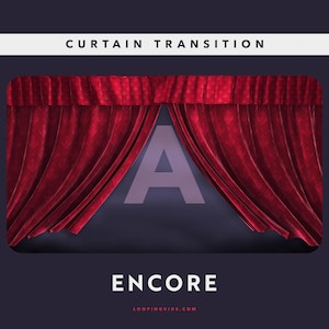 以下が含まれることがあります： 赤いカーテンのトランジションのデジタルグラフィック。カーテンが引かれ、暗い背景に大きな文字「A」が現れます。「ENCORE」の文字がカーテンの下に表示されています。